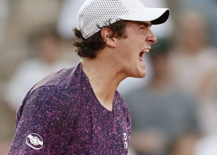 João Fonseca vira sobre croata e vai encarar Djoko em Roland Garros